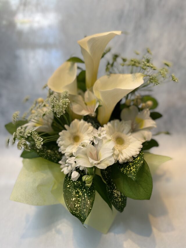 No.28　洋花　白系　8800円